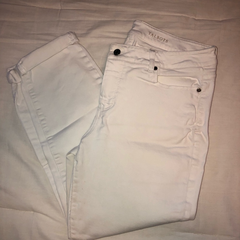 Ankle White Jeans w/ Cuff